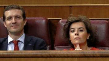 Santamaría y Casado coinciden en un avión y ni se hablan