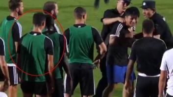 La loca reacción de Cristiano (que nadie entiende) tras la irrupción de un espontáneo en pleno entrenamiento
