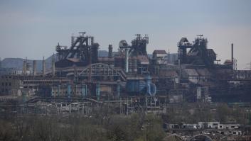 Rusia reanuda los ataques aéreos contra la acería Azovstal en Mariúpol