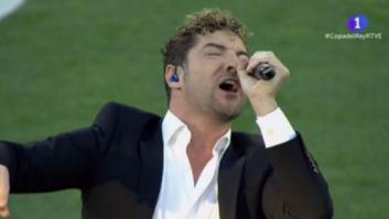 Sorpresa generalizada por lo ocurrido con Bisbal en su actuación en la final de la Copa del Rey