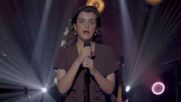 Amaia cuela un número de teléfono en su último vídeo y los fans enloquecen con lo que pasa al llamar