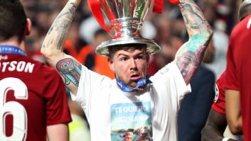 Alberto Moreno, jugador del Liverpool, emociona con su homenaje a Reyes en la final de la Champions
