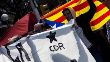 Los CDR dejan basura y excrementos frente a las sedes del PdeCAT y ERC en varios municipios catalanes