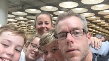 La genial reacción de un padre ante las malas notas de su hija con autismo