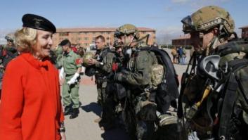 Esperanza Aguirre, paracaidista de Honor