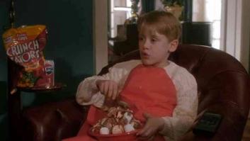 Macaulay Culkin triunfa recreando esta escena de 'Solo en casa'