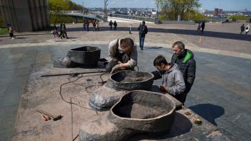 Kiev destruye la estatua que simbolizaba la unidad y amistad con Rusia