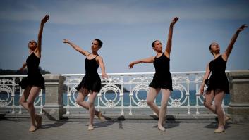 Un niño nigeriano se hace viral bailando bajo la lluvia y consigue una beca en Nueva York