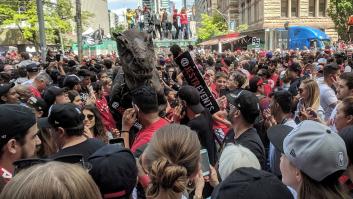 Un tiroteo provoca el pánico en plena celebración de los Toronto Raptors