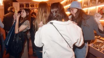 Mirando a la cara a los vecinos: qué ha pasado allí donde quitaron las mascarillas antes que España