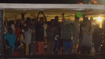 Las dos polémicas tuiteras de estos días en una sola imagen: el Open Arms y el 'Bella Ciao'