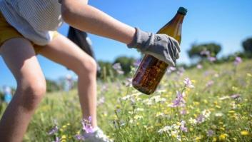Hay colillas en la playa, toallitas en el monte y envases en los ríos