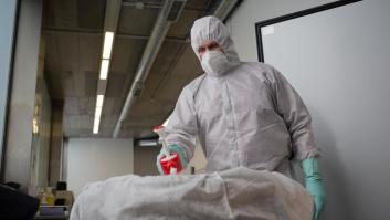 El INE recoge 2.546 muertes más en la primera semana de noviembre, un 58% más de las notificadas por Sanidad