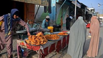 El máximo líder talibán ordena a las mujeres afganas el uso del burka en público