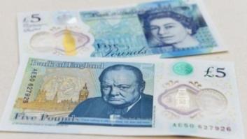 Miles de firmas piden la retirada de los billetes de 5 libras al descubrirse de qué están hechos
