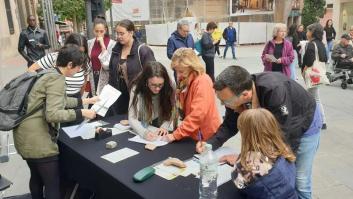 La odisea para sacar del limbo administrativo a medio millón de personas en España