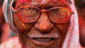 India se tiñe de colores con la fiesta de Holi (FOTOS)