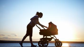 Una sentencia reconoce el derecho de una madre soltera a sumar los permisos de maternidad y paternidad