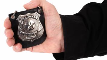 Detenido en Mérida un joven por saltarse el toque de queda haciéndose pasar por un policía en "misión secreta"