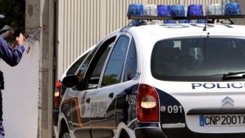 Emboscada a policías nacionales en La Línea con lanzamiento de piedras y cócteles molotov