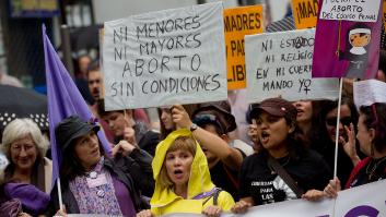 Abortar en hospitales públicos o el derecho a la salud menstrual: las claves de la nueva ley del aborto