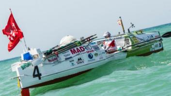 Españoles que han cruzado el Atlántico a remo: "En mitad del océano hay mucha vida"