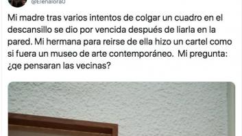 Triunfa en Twitter al mostrar el cartel que han puesto en el descansillo de su casa