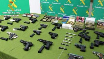 La Guarcia Civil detiene a 30 personas por vender armas ilegalmente por internet