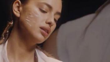 Irina Shayk recrea la escena del jarrón de 'Ghost' y sigue desatando rumores de embarazo