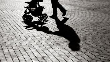 Drogado y a la fuga: mata a una bebé de 10 meses al arrollar su carrito en un paso de peatones