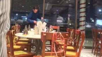 Plantan a un hombre en su cumpleaños y unos desconocidos lo celebran con él