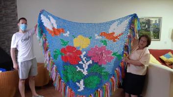 Arte con bolsas de plástico: la técnica del ganchillo para tener parasoles en el verano