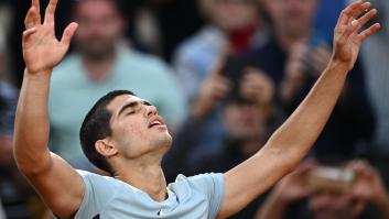 Alcaraz salva una bola de partido ante Ramos y avanza a tercera ronda de Roland Garros