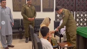 La madre y un hermano de las jóvenes asesinadas en Pakistán vuelven a Barcelona porque su vida "corría peligro"