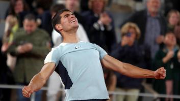 Alcaraz avanza a cuartos ante un impotente Khachanov y desafía a Zverev