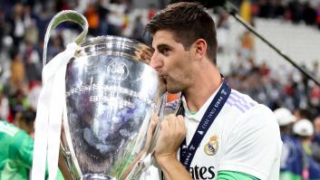 Arrancan la placa de Courtois del Paseo de las Leyendas del Atlético de Madrid