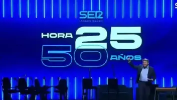 50 años en 4 minutos: Aimar Bretos emociona (y se emociona) al empezar el especial de 'Hora 25'