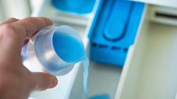 El truco para sustituir el suavizante y que la ropa quede más esponjosa