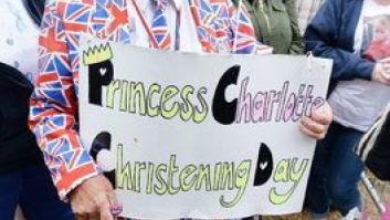 Bautizan a la princesa Carlota con el recuerdo de Diana de Gales muy presente (FOTOS)