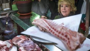 Esperanza Aguirre, en el mercado: "Si no pago, no gano"