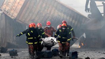 Al menos 49 fallecidos y más de 450 heridos tras la explosión de un depósito en Bangladesh