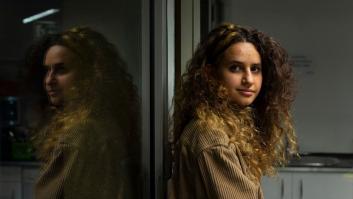 Safia El Aaddam: “De pequeña reniegas de tus raíces para no sufrir tanto rechazo, pero lo sufres igual”