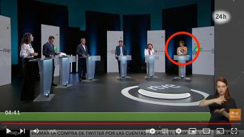 Olona suelta una frase, Teresa Rodríguez niega con la cabeza y luego le da un corte descomunal