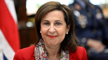 Robles reconoce que "está sobre la mesa" el envío de material defensivo pesado a Ucrania