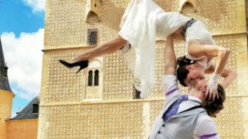 Se han casado 38 veces en 83 días y en seis continentes distintos: la increíble historia de la pareja acróbata