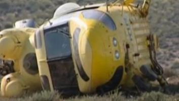 Aparece en Almería un helicóptero volcado sin tripulantes ni carga