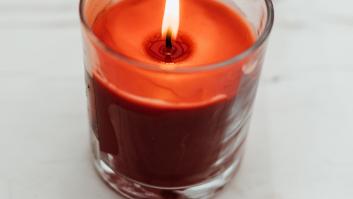 El truco para arreglar una vela hundida: sólo necesitas papel de aluminio