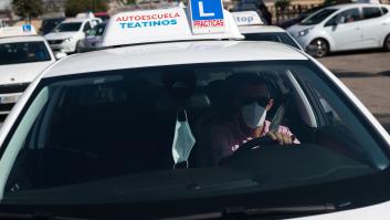 Tráfico promueve el carné a partir de 16 años y exámenes con coches automáticos