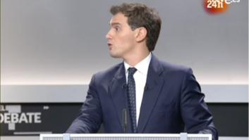 Albert Rivera mira el reloj... y comete un error que en Twitter no perdonan