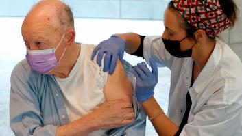 El porcentaje de españoles receloso de la vacuna de la covid desciende del 47% al 28%